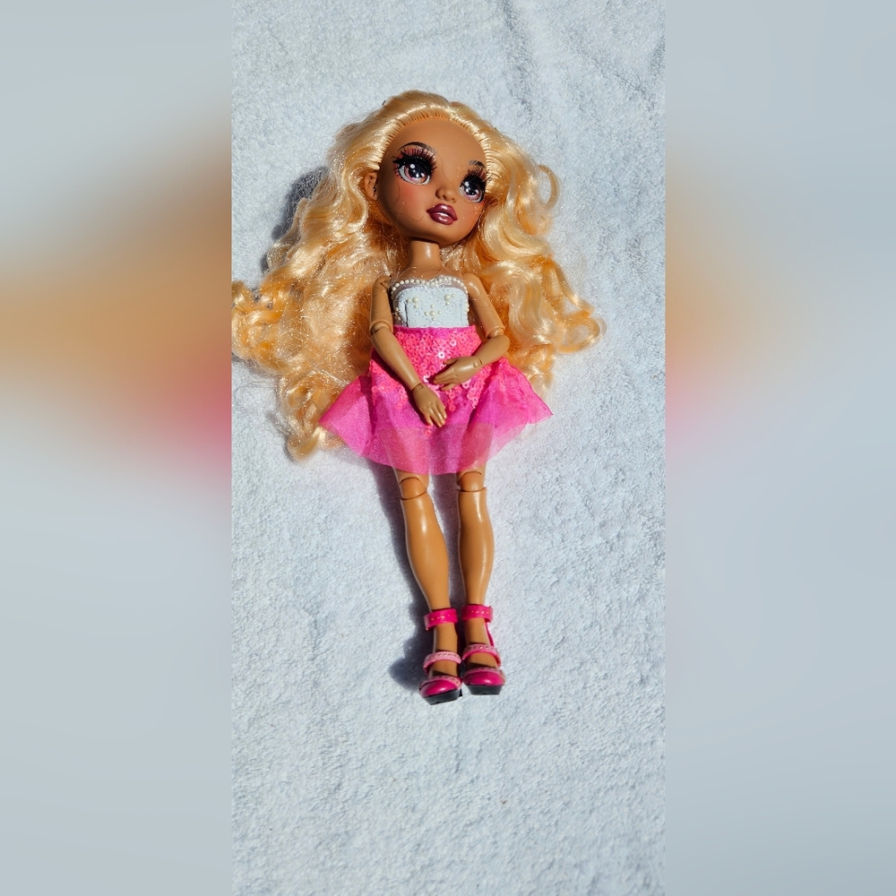 Rainbow High Georgia Bloom Peach Fashion Doll